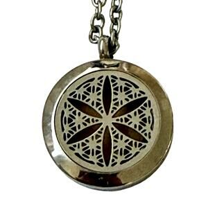 Sand dollar pendant locket necklace